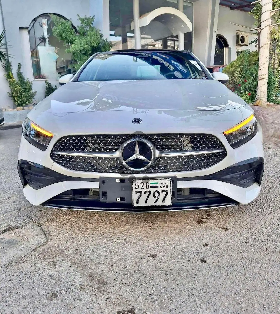 Mercedes-Benz A200 - الصورة 1