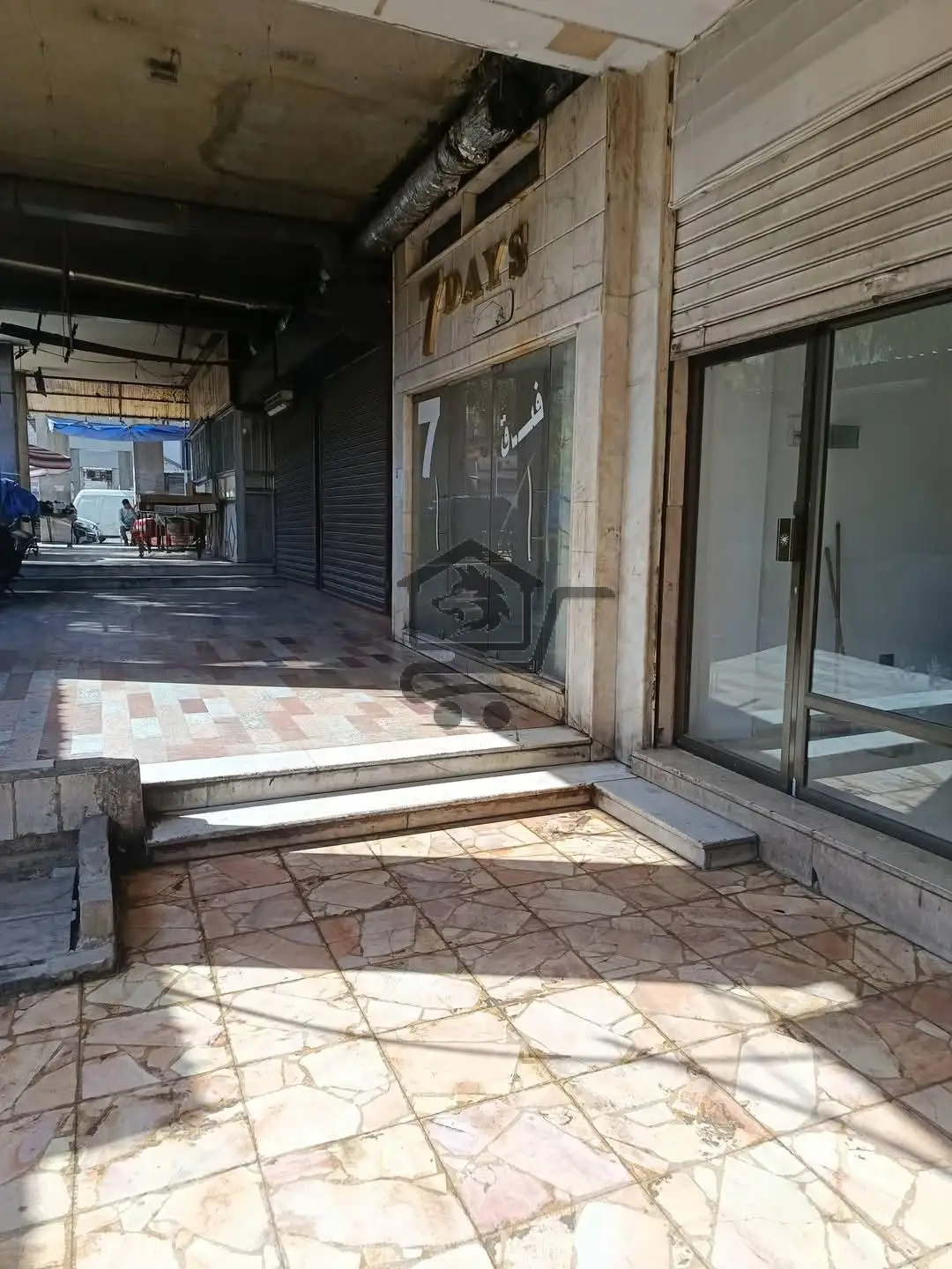 محل بكسوة جيدة وموقع مميز - الصورة 6