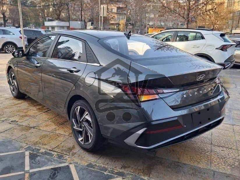 Hyundai Elantra 2025 - الصورة 2