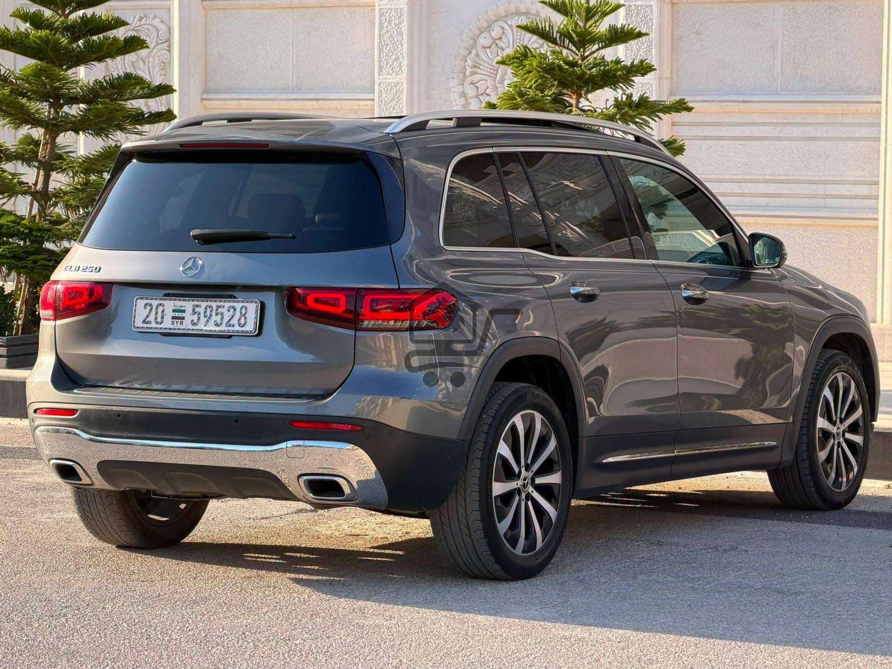 Mercedes-Benz GLB 250 - الصورة 2