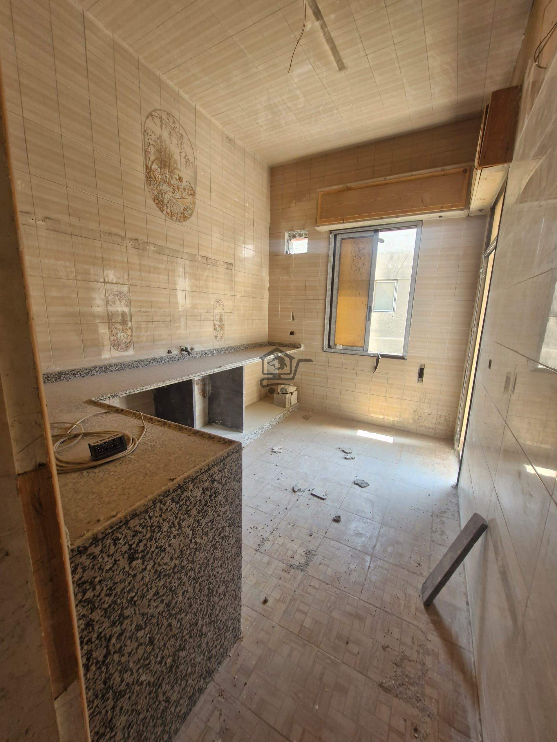 بيت للبيع في حرستا بسعر مناسب - الصورة 1