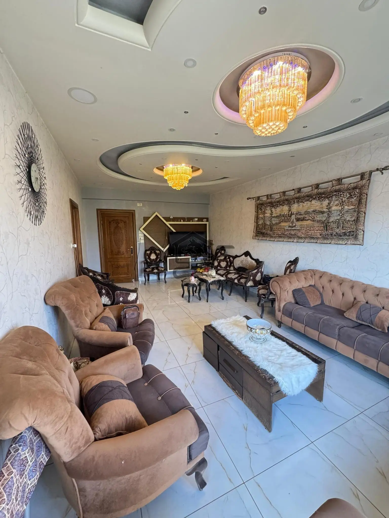 منزل بأجمل اطلالة - الصورة 2