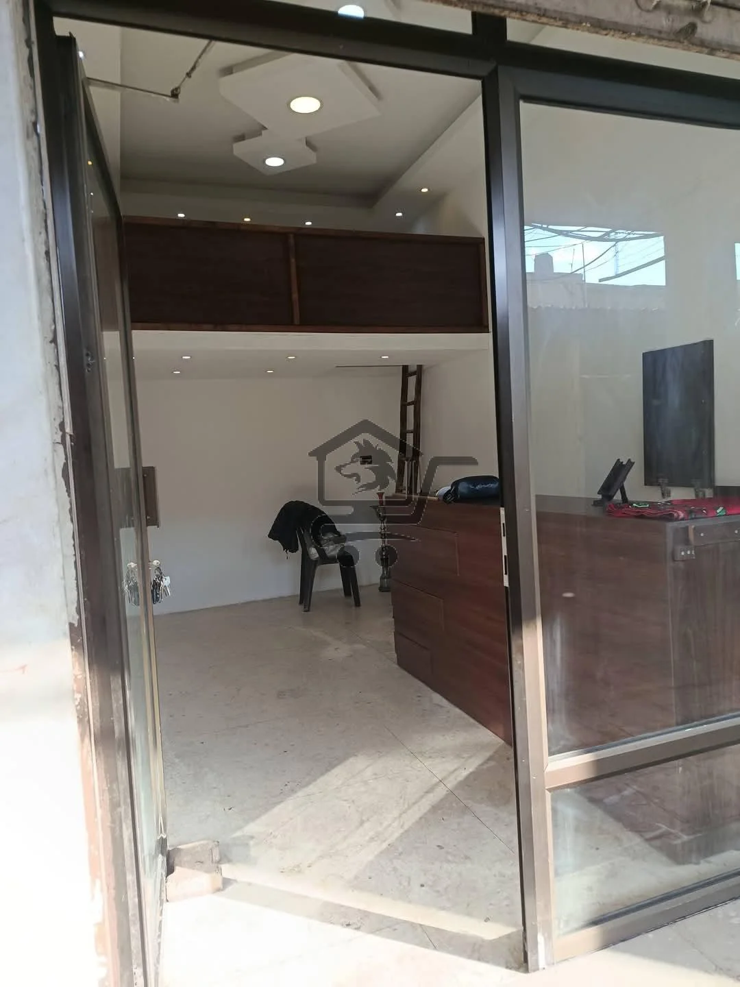 محل بكسوة جيدة وموقع مميز - الصورة 5