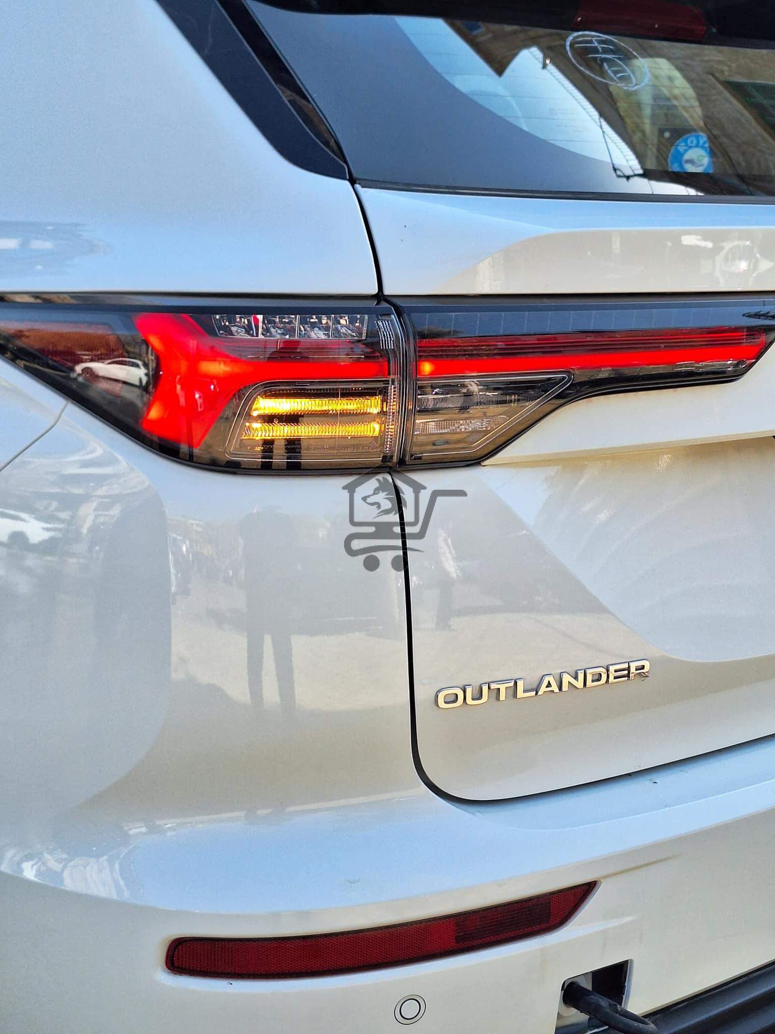 ميتسوبيشي أوت لاندر - الصورة 3