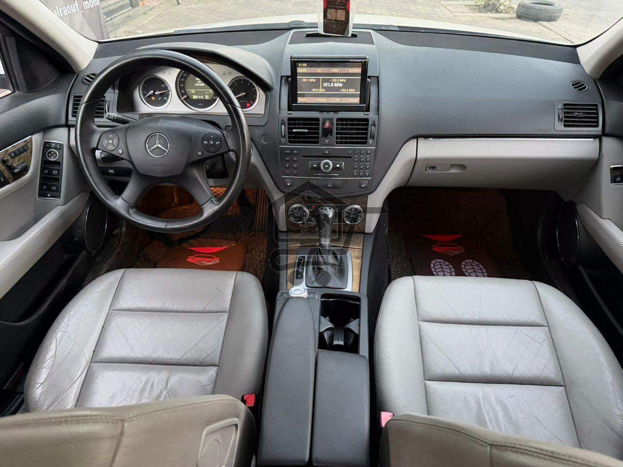Mercedes-Benz C250 2009 - الصورة 6