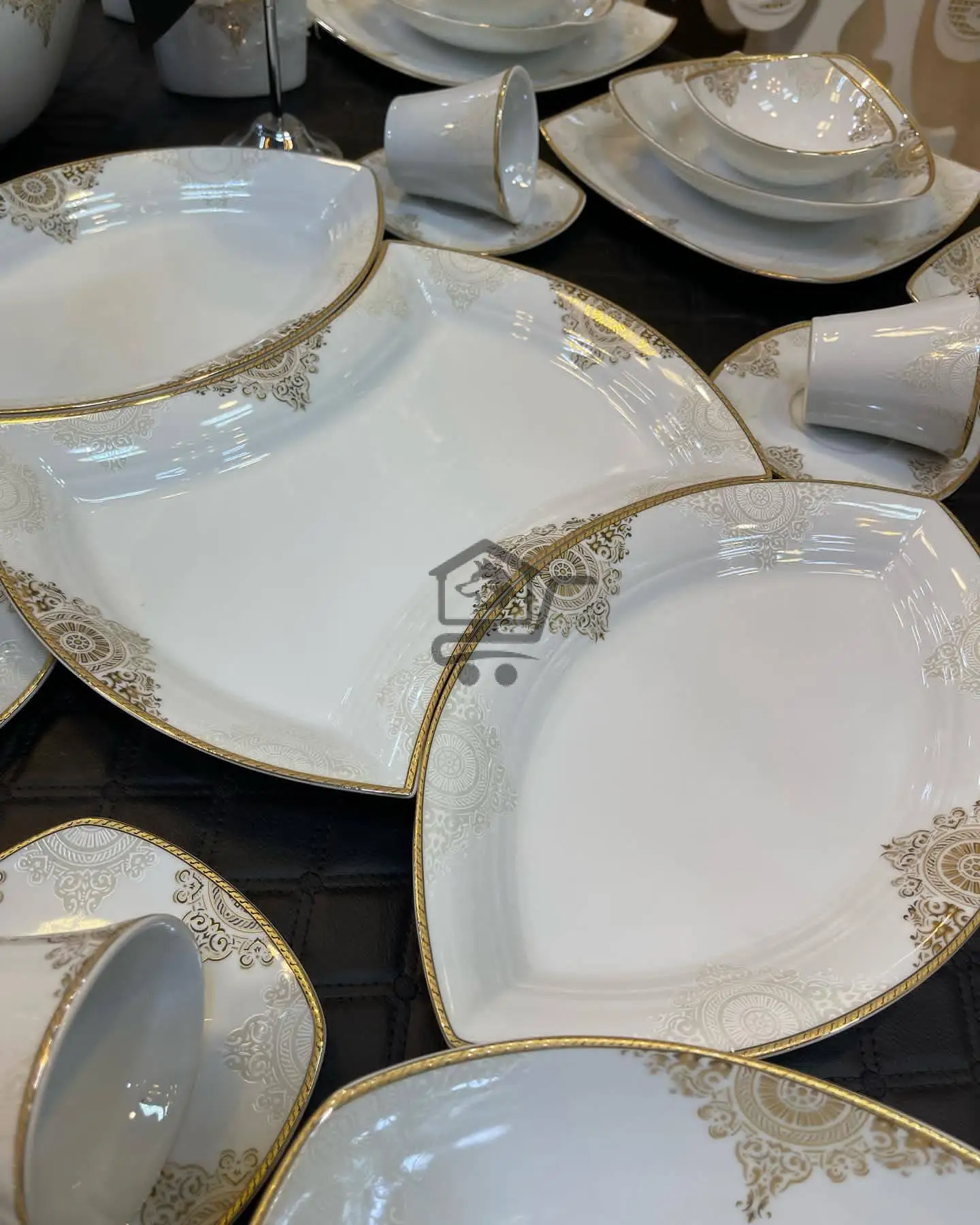 طقم سرفيس ملكي ١٠٥ قطعة - الصورة 3