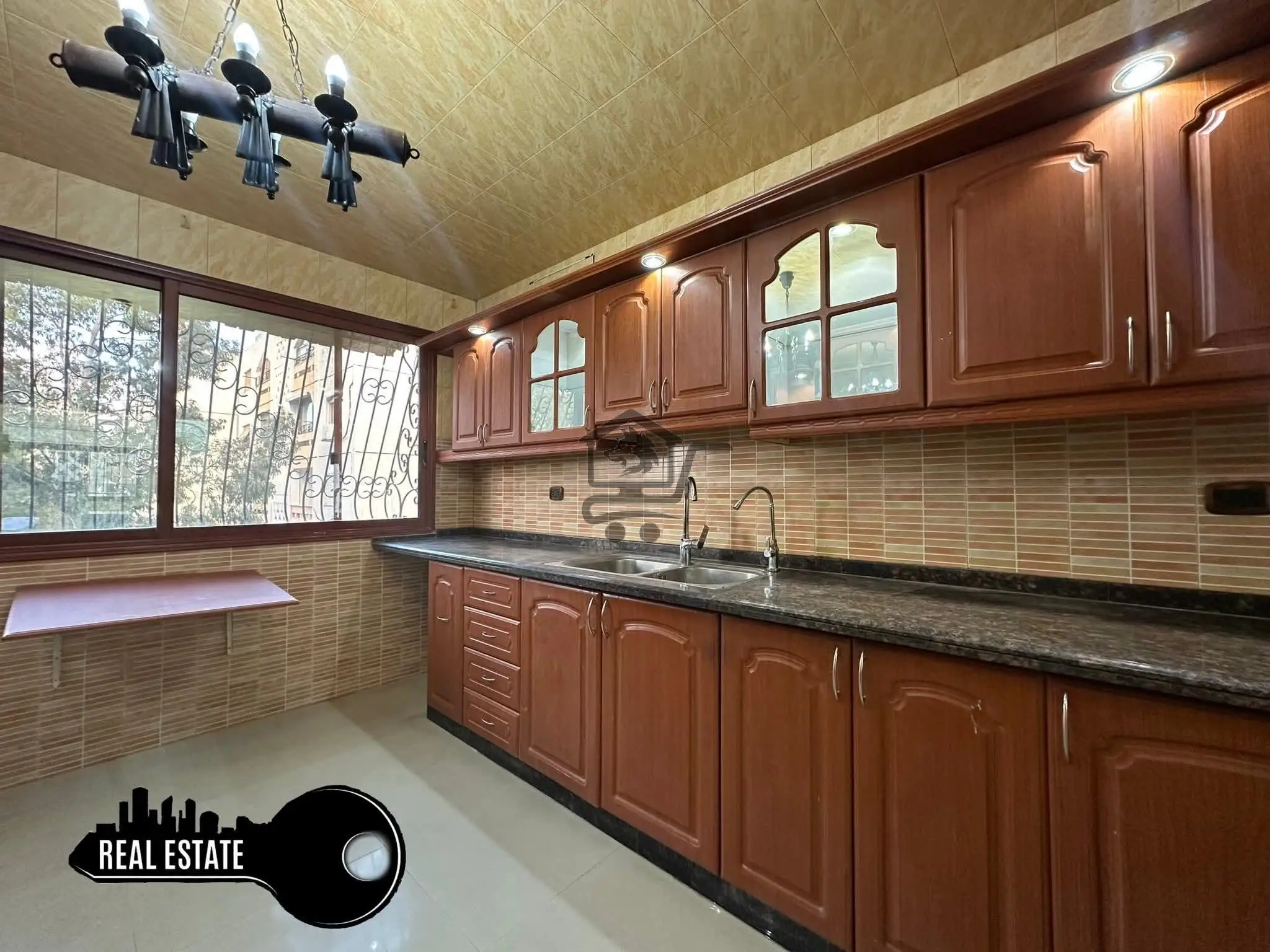 شقة بموقع مميز - الصورة 4