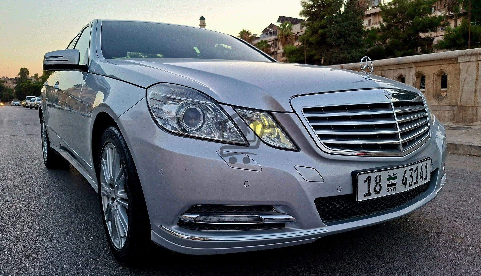 Mercedes-Benz E350 2011 - الصورة 3