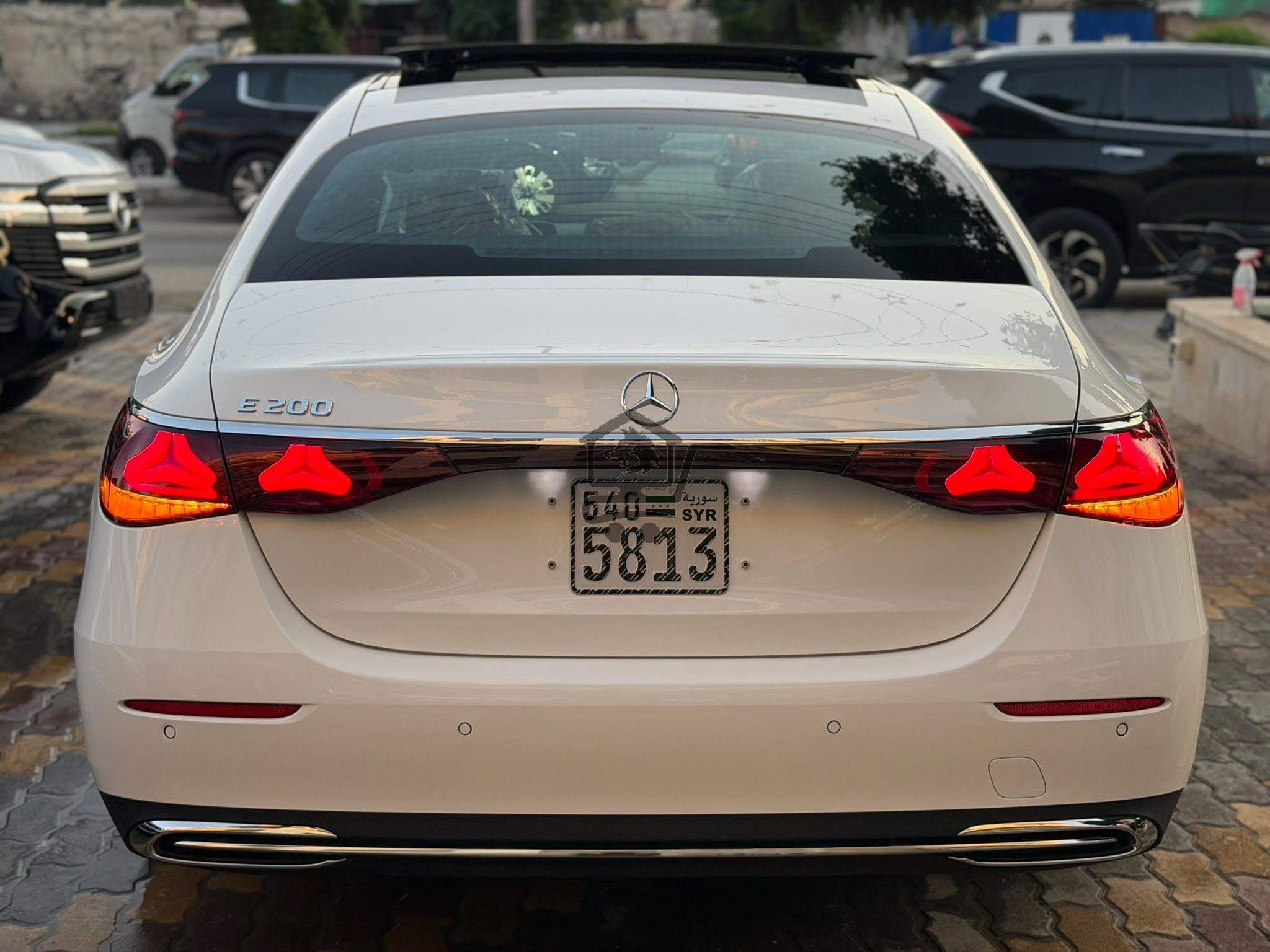 Mercedes-Benz E200 2025 - الصورة 6