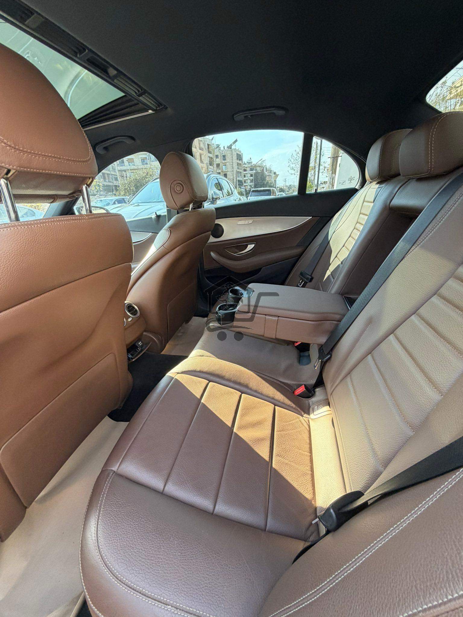 Mercedes-Benz E300 2019 - الصورة 10