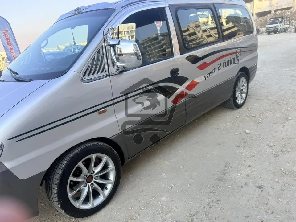 فان ستاركس 2003 سياحي - الصورة 2