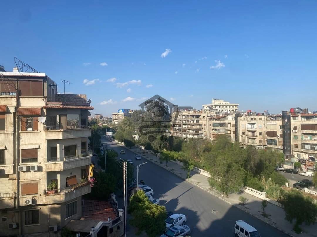 منزل للبيع بموقع حيوي - الصورة 5