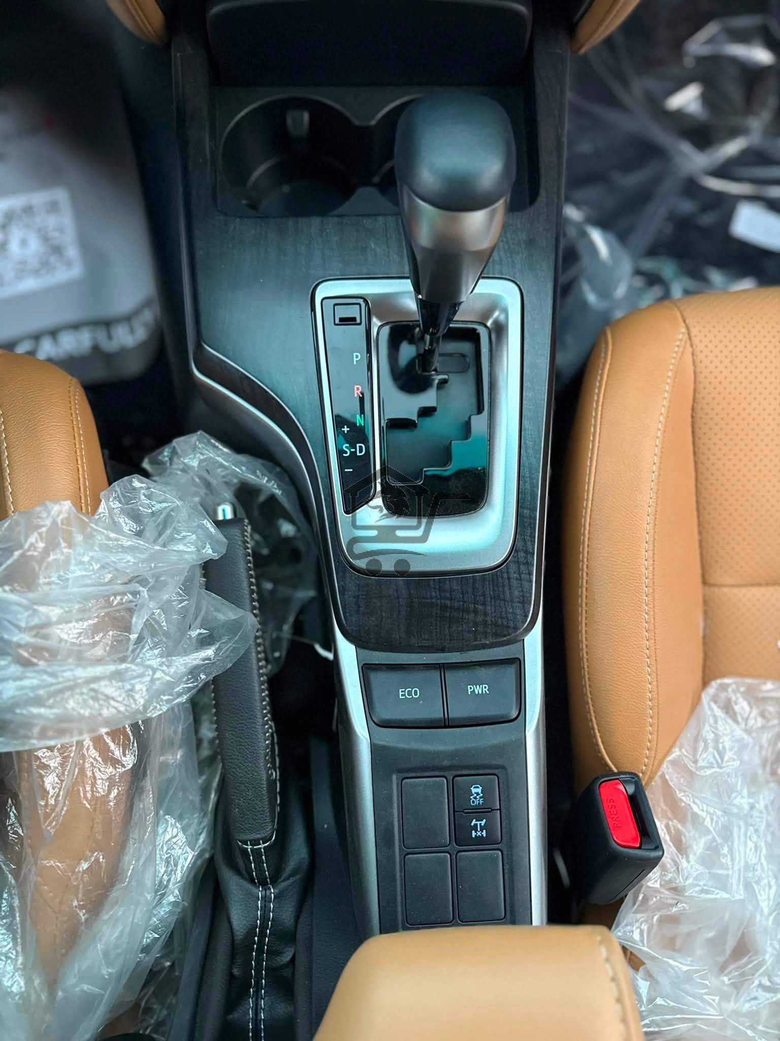 Toyota Fortuner SR5 - الصورة 9