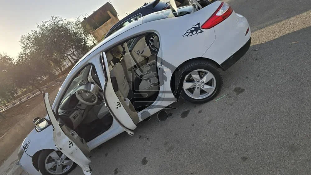 رينو فلوانس موديل ٢٠٠٤ - الصورة 4