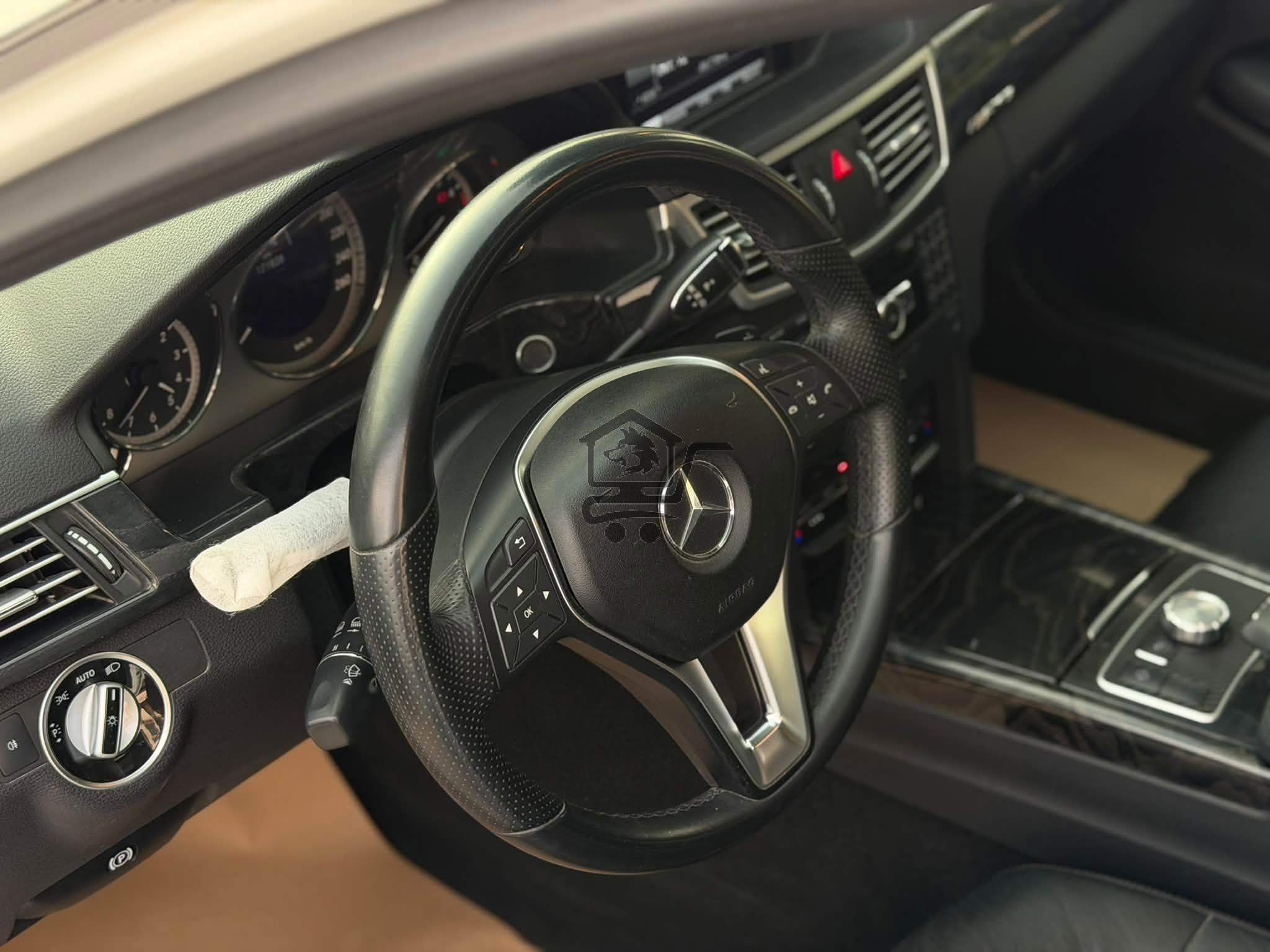Mercedes-Benz E300 AMG 2013 - الصورة 6