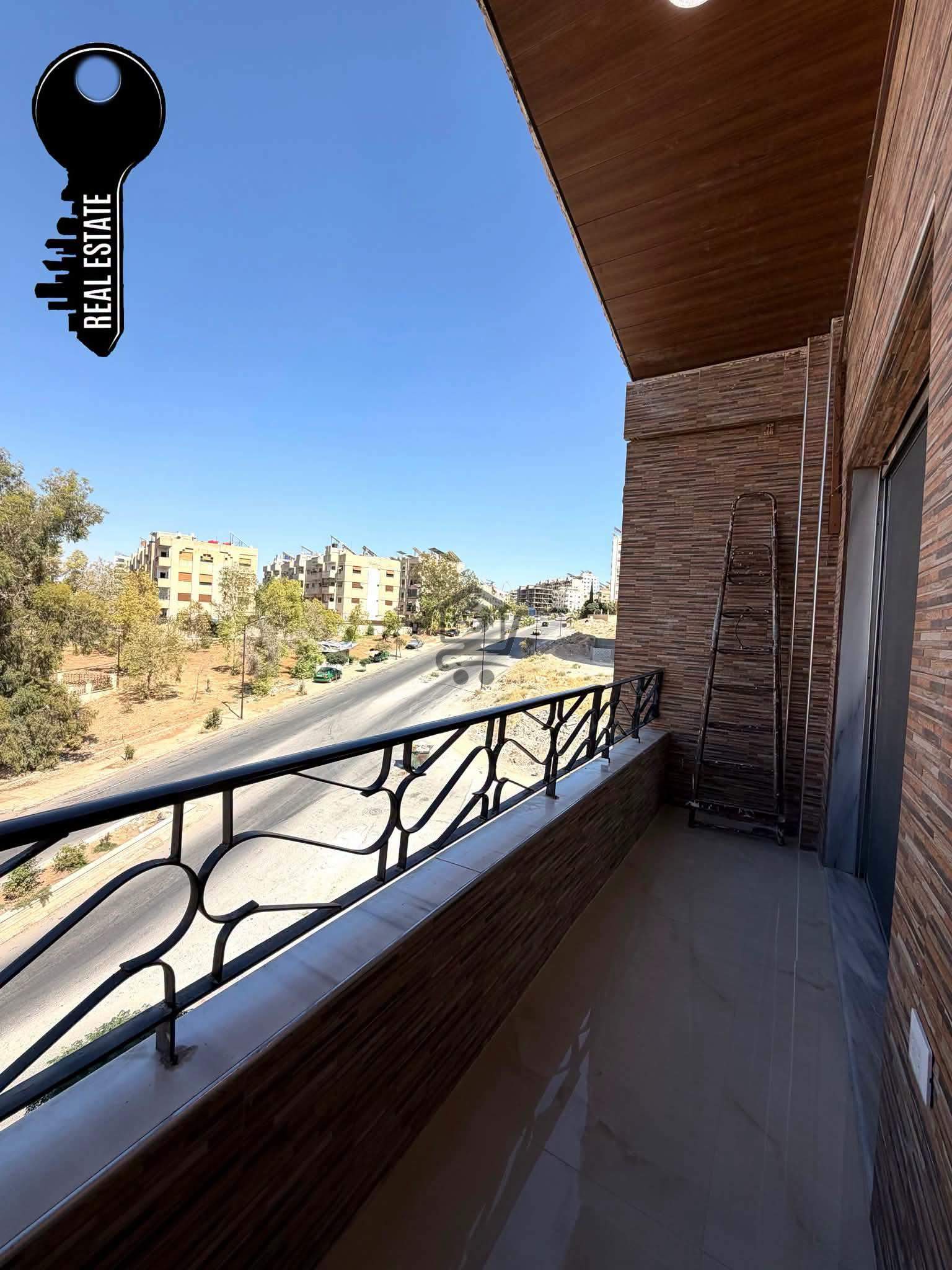 للبيع منزل مميز - الصورة 2