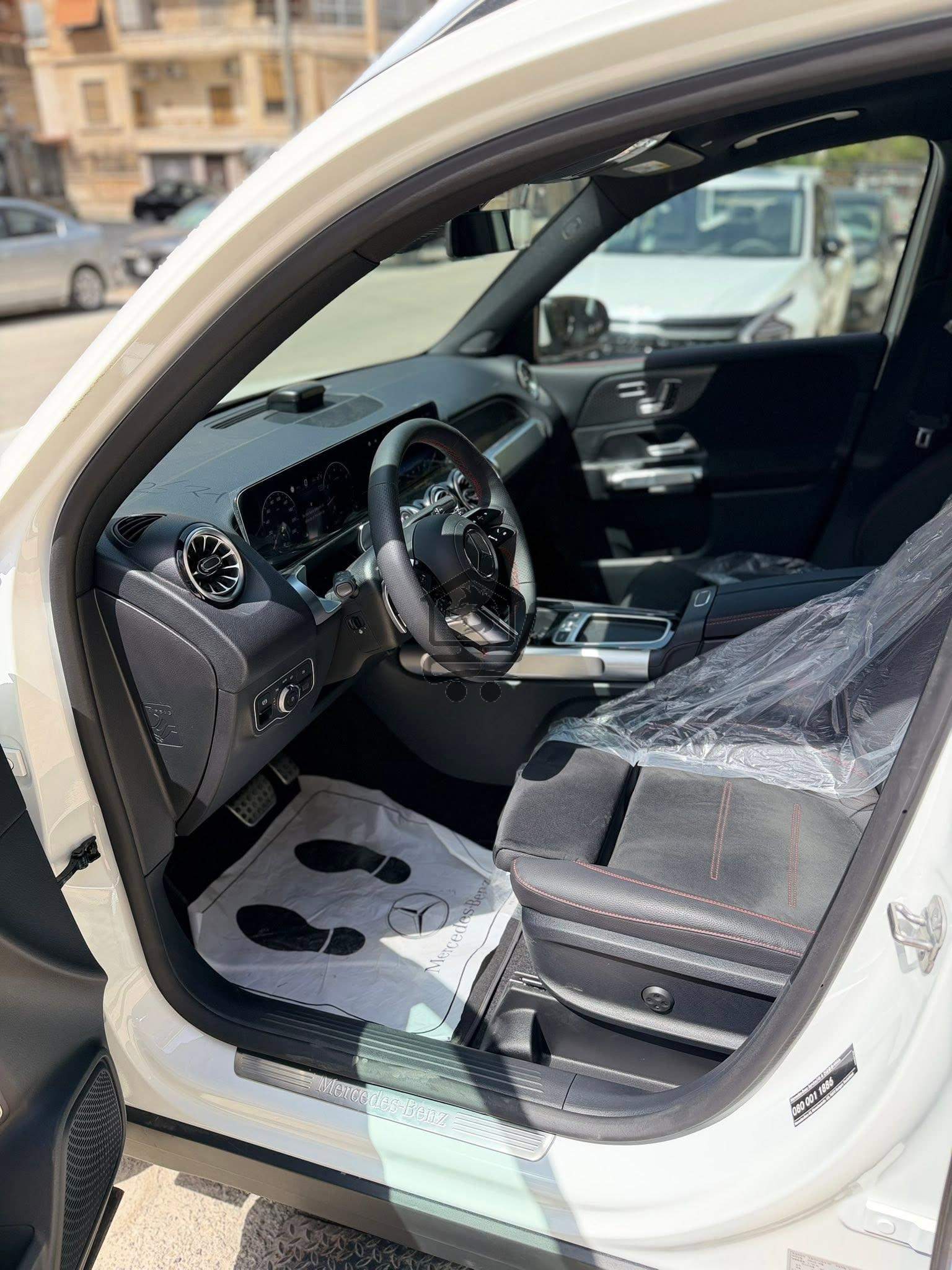 Mercedes-Benz GLB 250 - الصورة 7