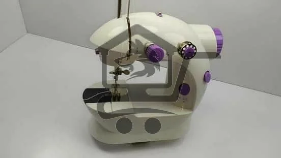 ماكينة خياطة صغيرة - الصورة 1