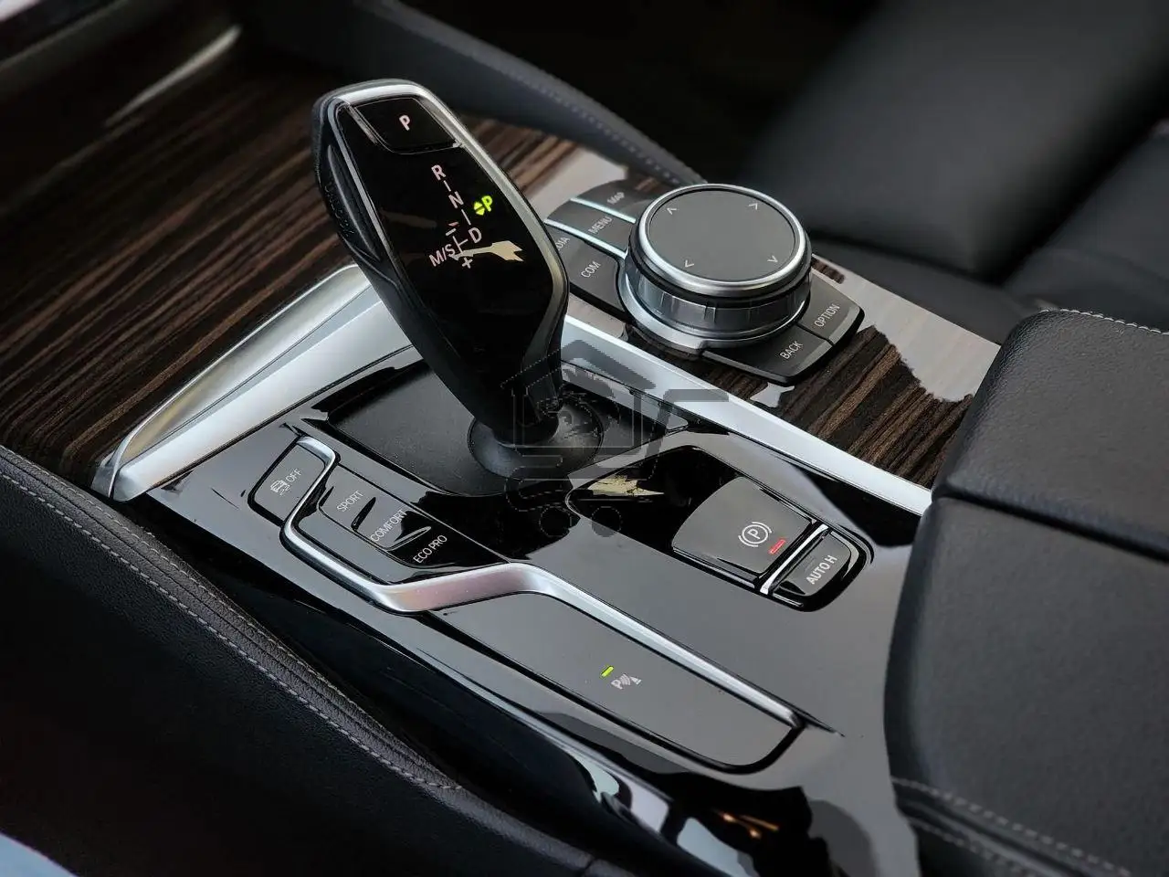 BMW 540 luxury line - الصورة 9