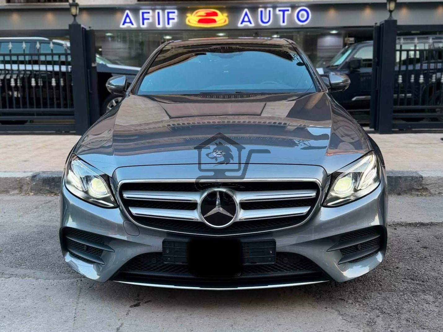 Mercedes-Benz E350 4Matic - الصورة 1