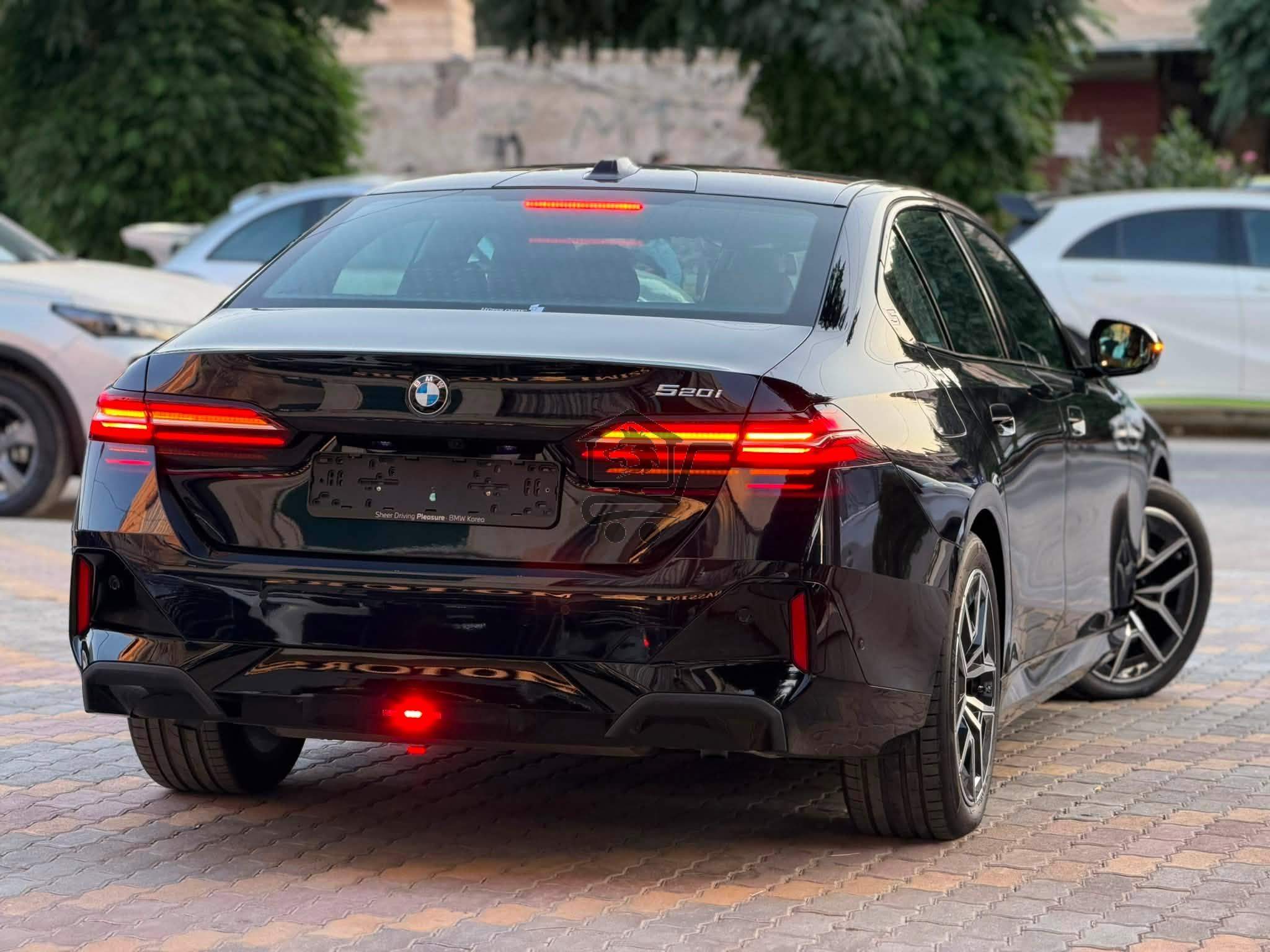 BMW 520i 2024 - الصورة 2