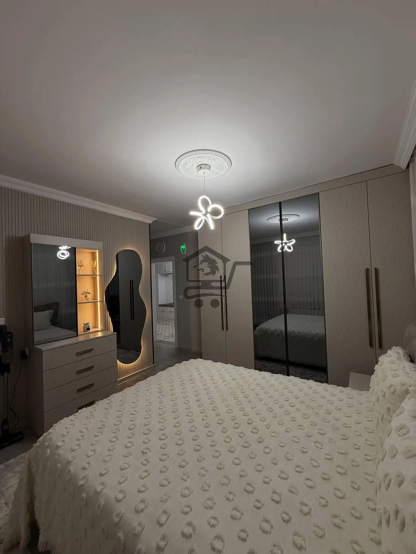 أحدث المفروشات العصرية  (كينك وود) - الصورة 1