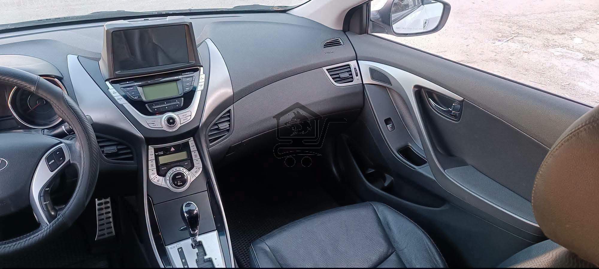 Hyundai Elantra 2011 - الصورة 7