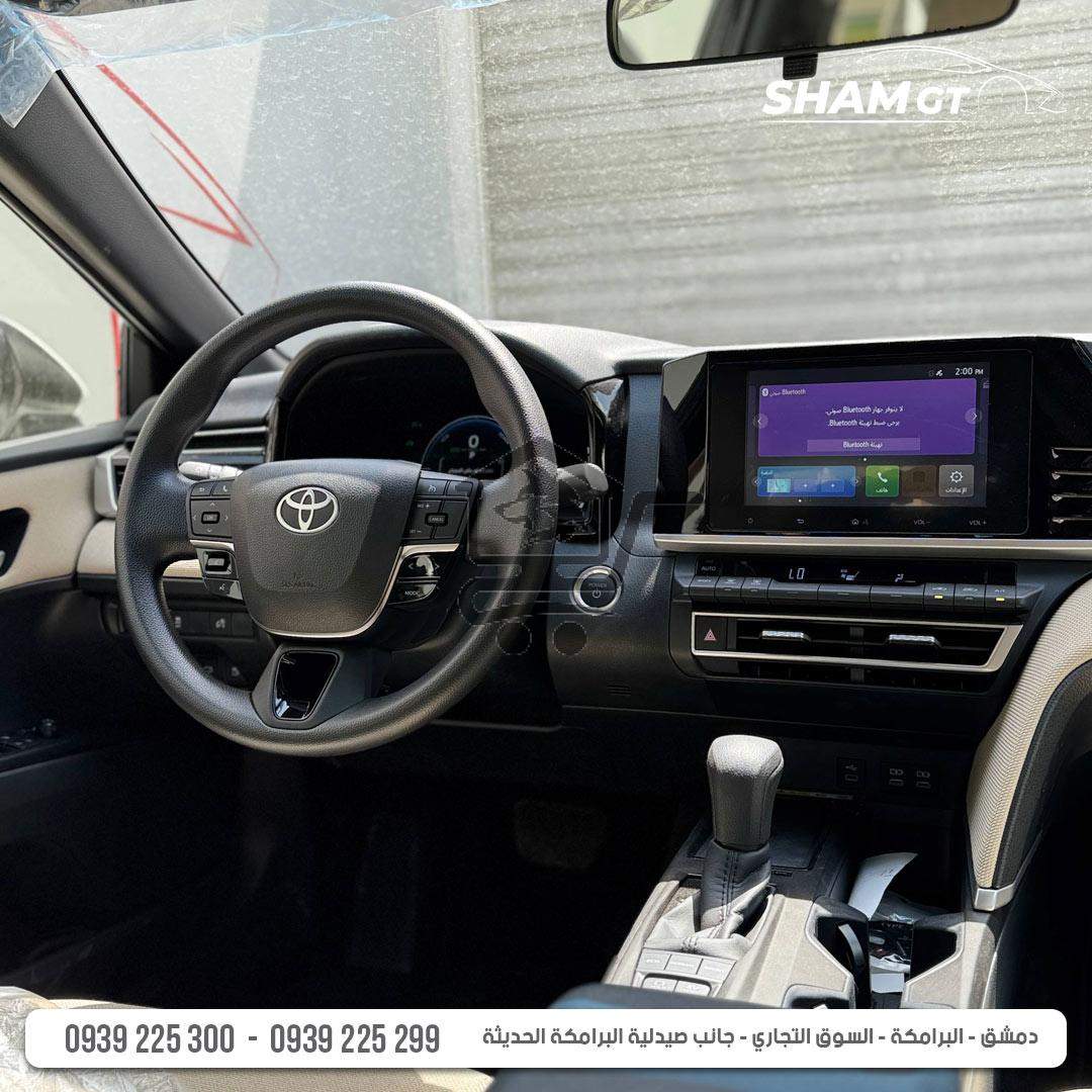 Toyota Camry Hybrid E - الصورة 8