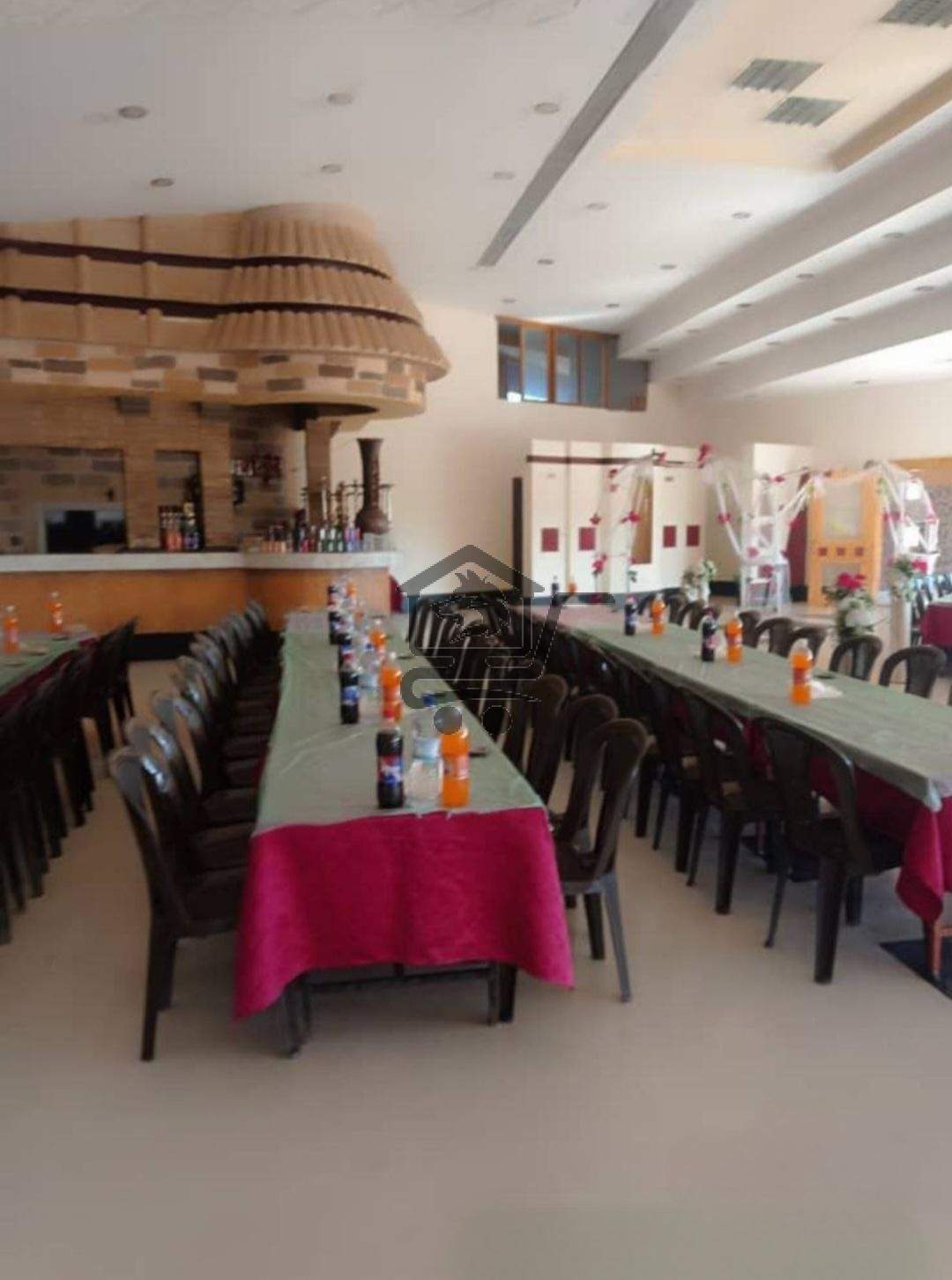 مطعم بمساحة واسعة - الصورة 2