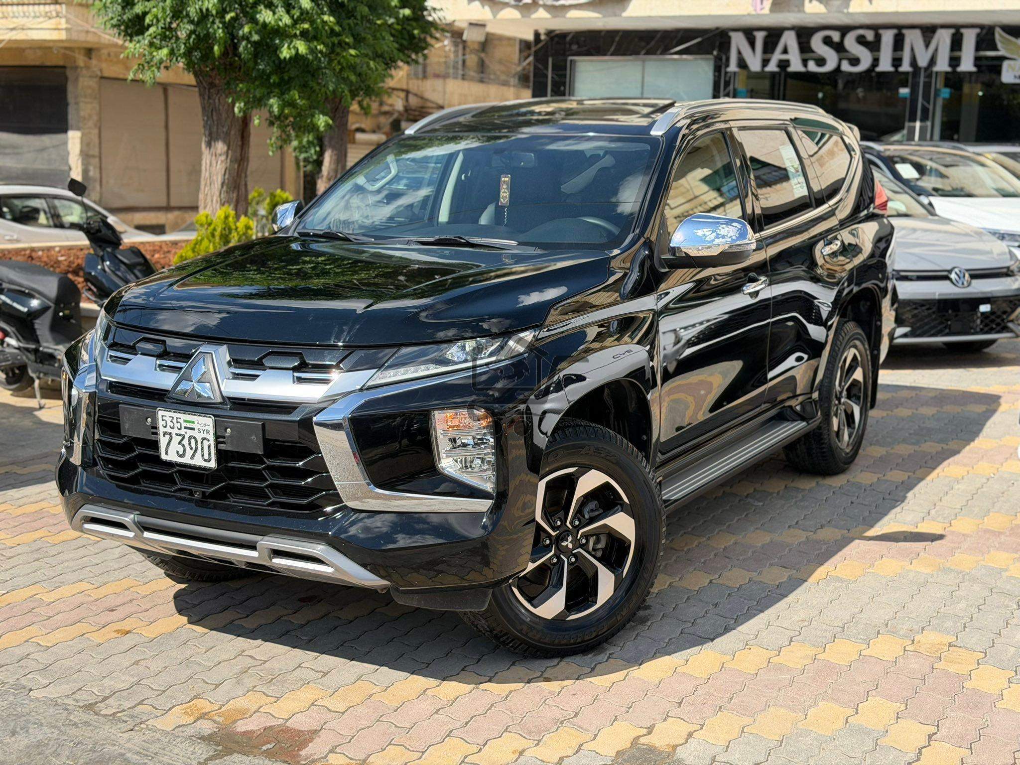2025 Mitsubishi Montero Sport - الصورة 1