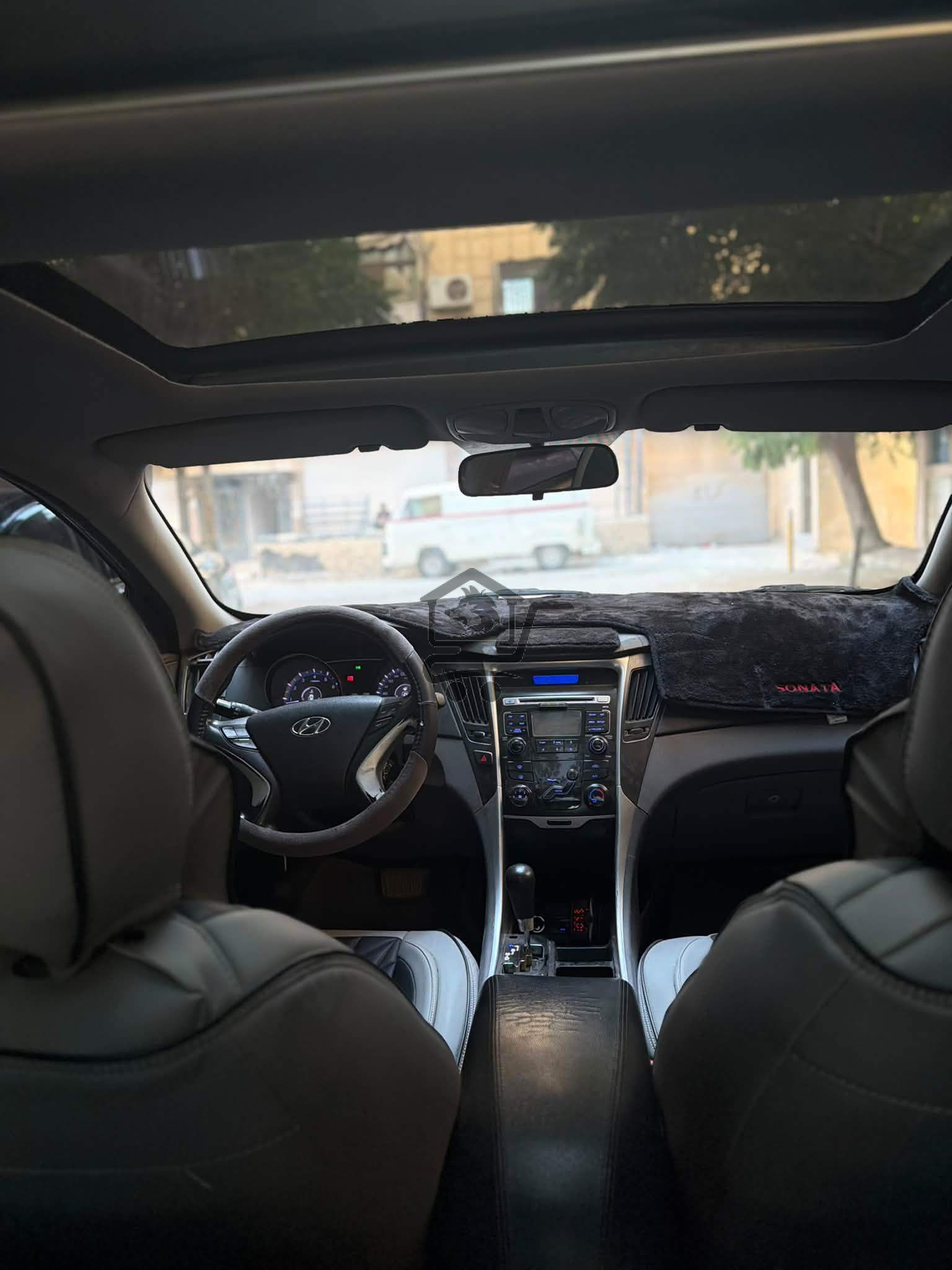 Hyundai Sonata 2012 - الصورة 4