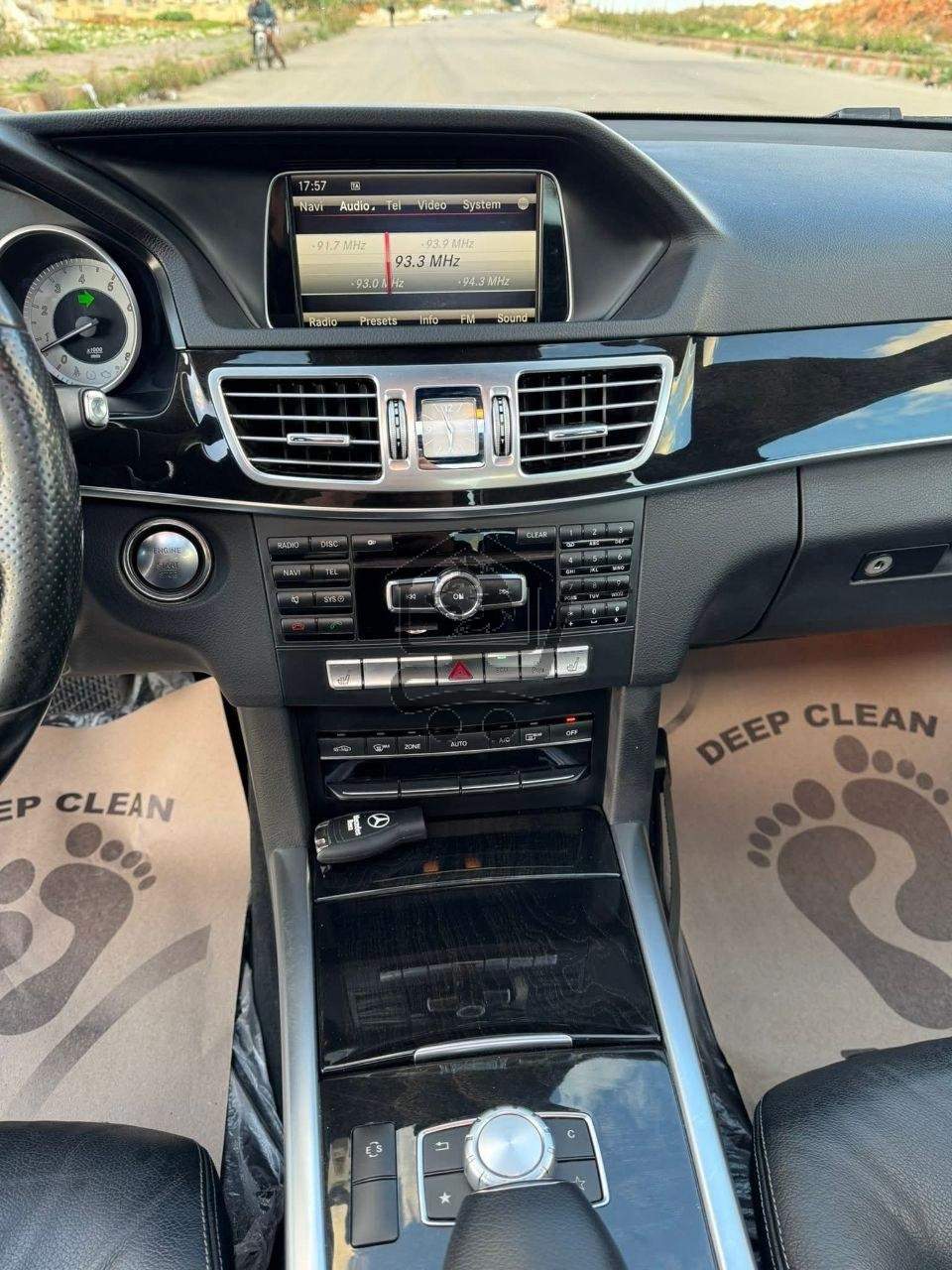 Mercedes-Benz E300 - الصورة 8