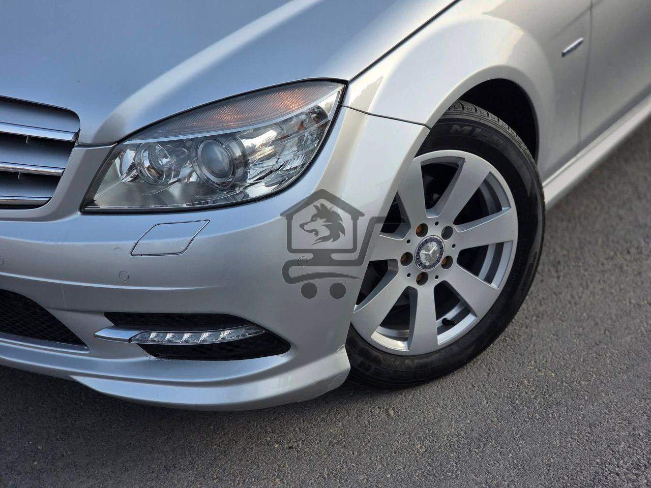 MERCEDES BENZ C200 - الصورة 6
