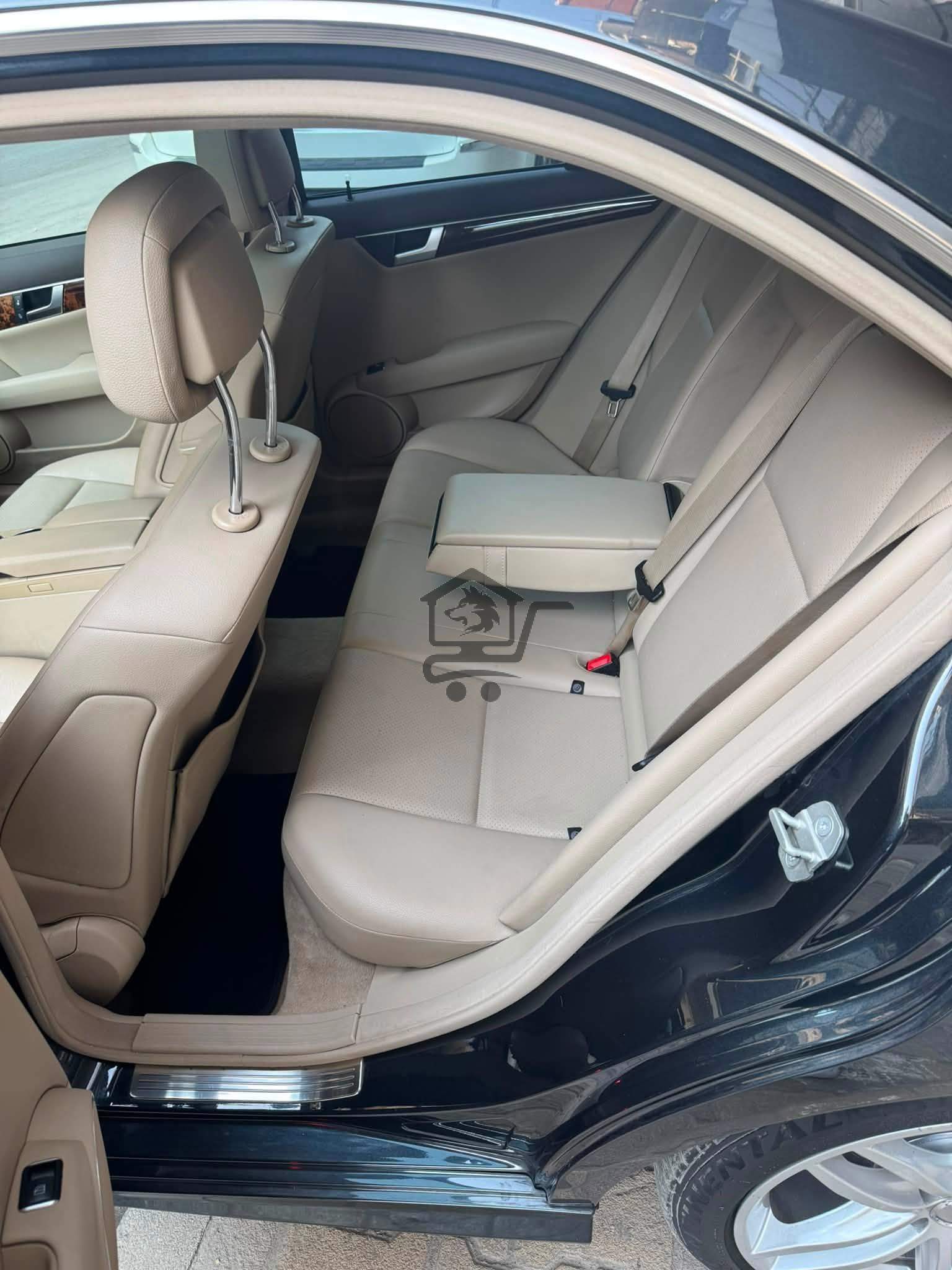 Mercedes-Benz C250 2012 - الصورة 10