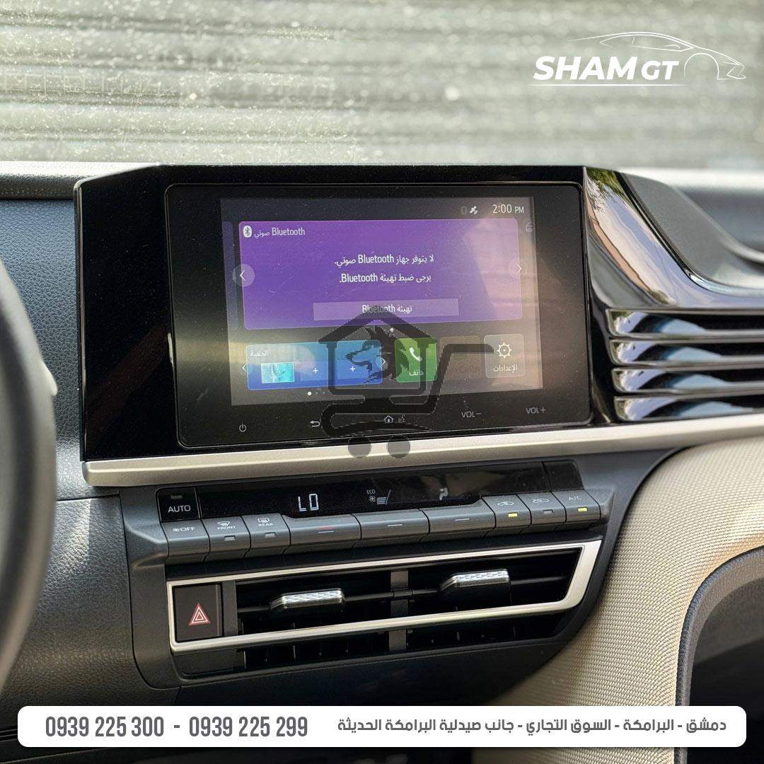 Toyota Camry Hybrid E - الصورة 9