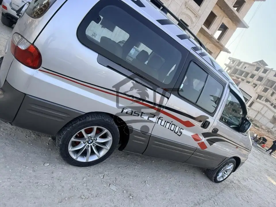 فان ستاركس 2003 سياحي - الصورة 5