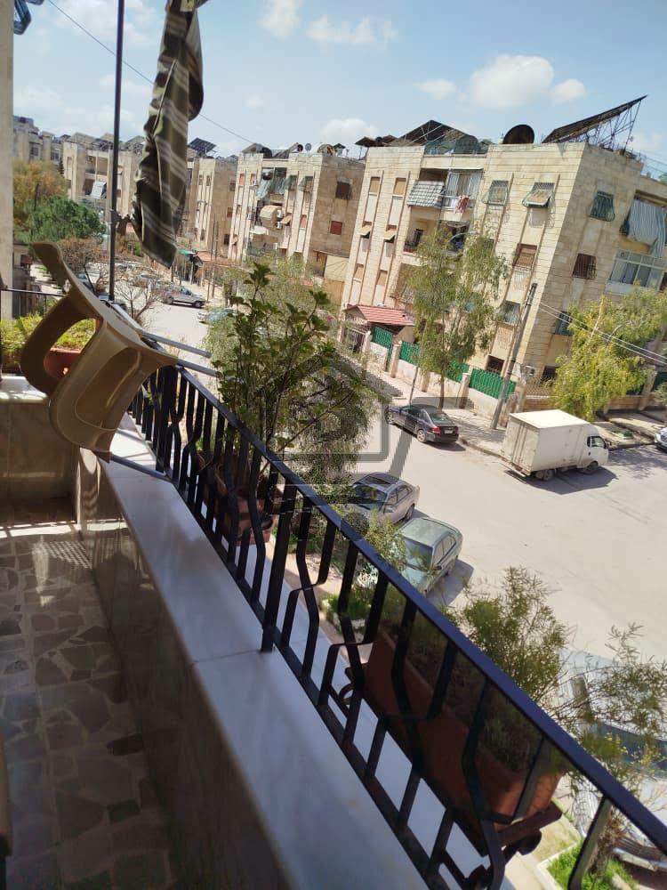 شقة بمساحة جيدة - الصورة 2