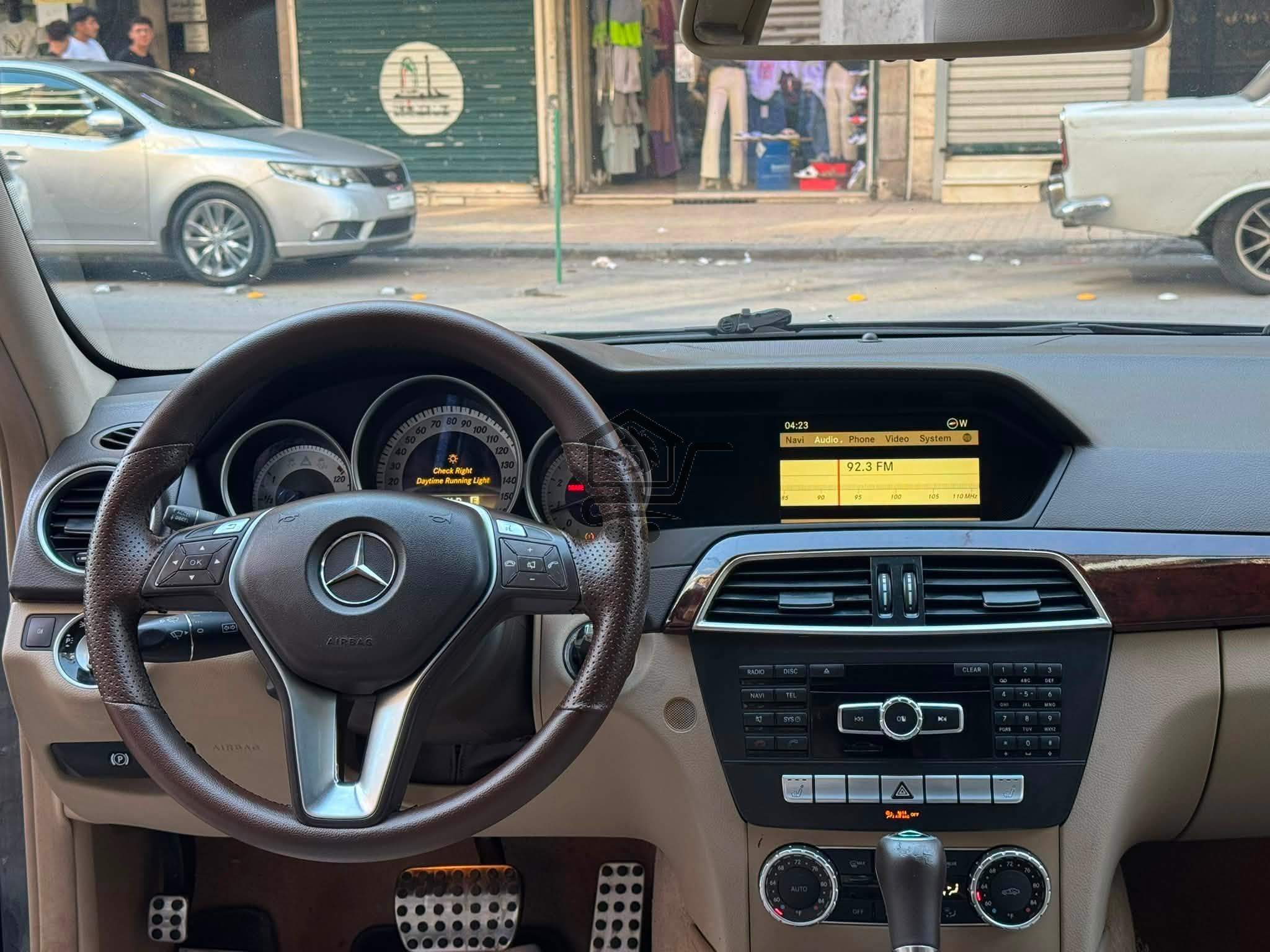 Mercedes-Benz C250 2012 - الصورة 9