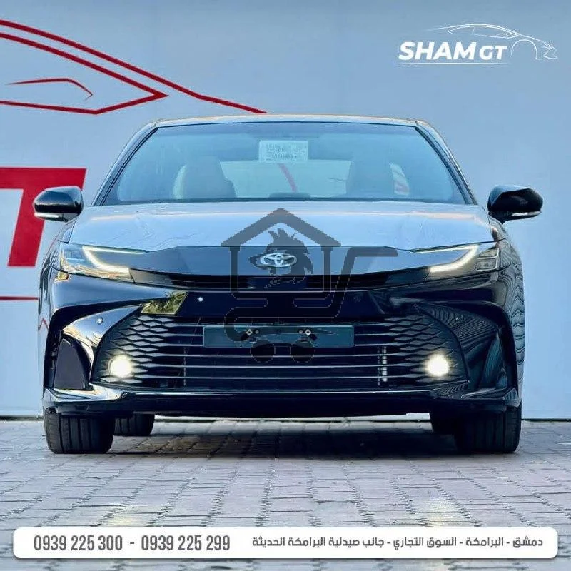 Toyota Camry Hybrid LE - الصورة 1