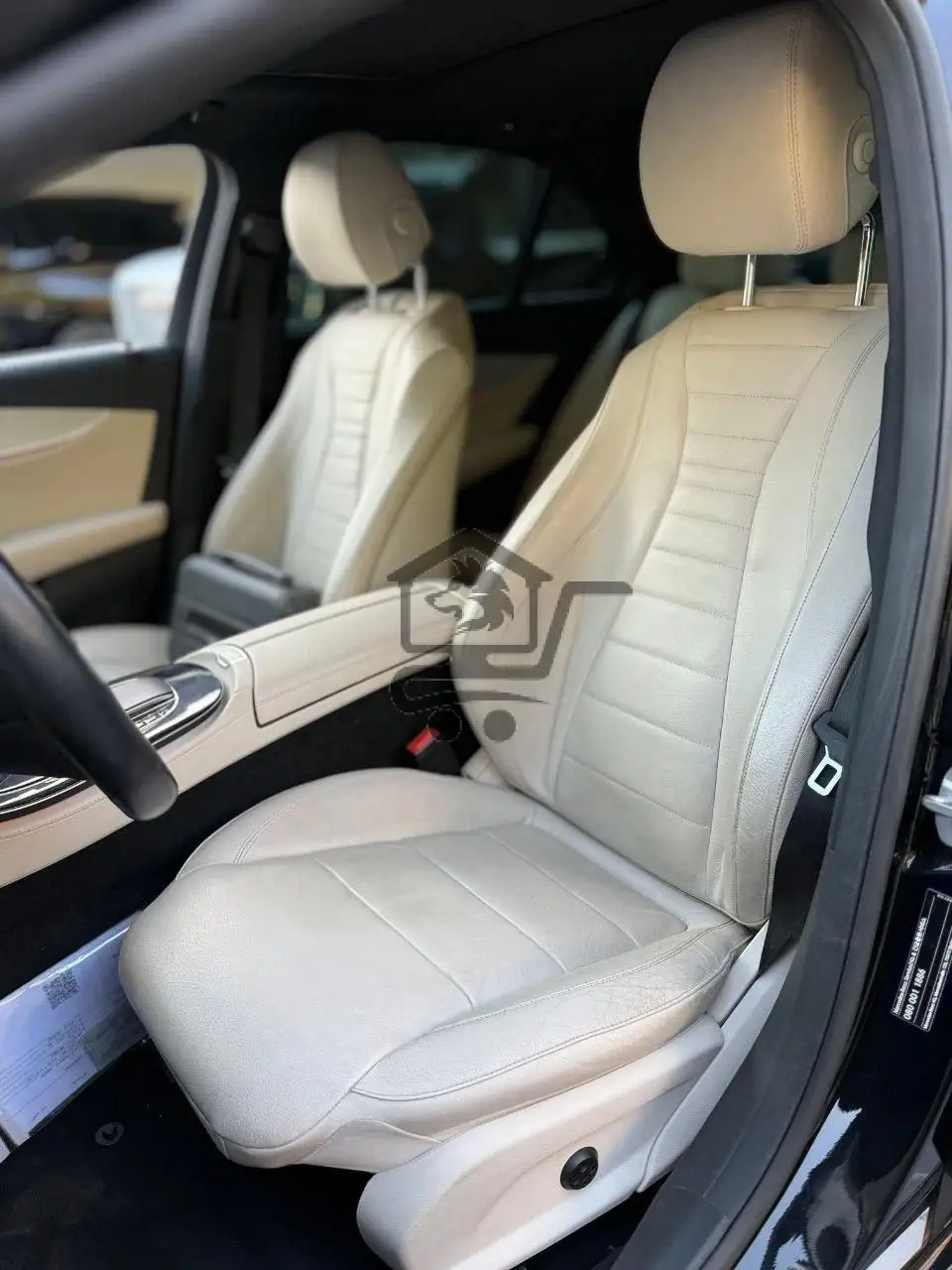 Mercedes Benz E250 - الصورة 6