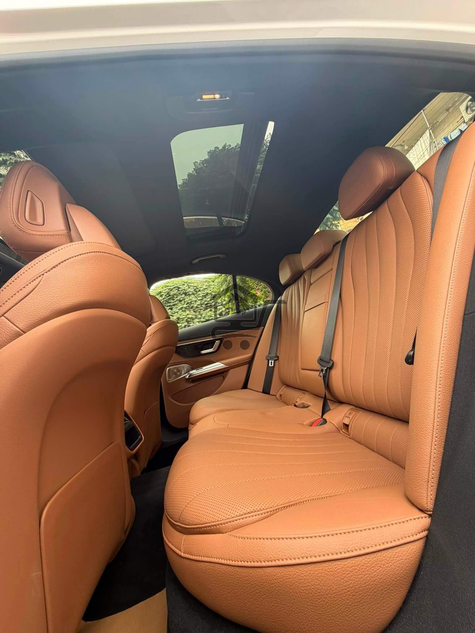 Mercedes E300 AMG 2026 - الصورة 9