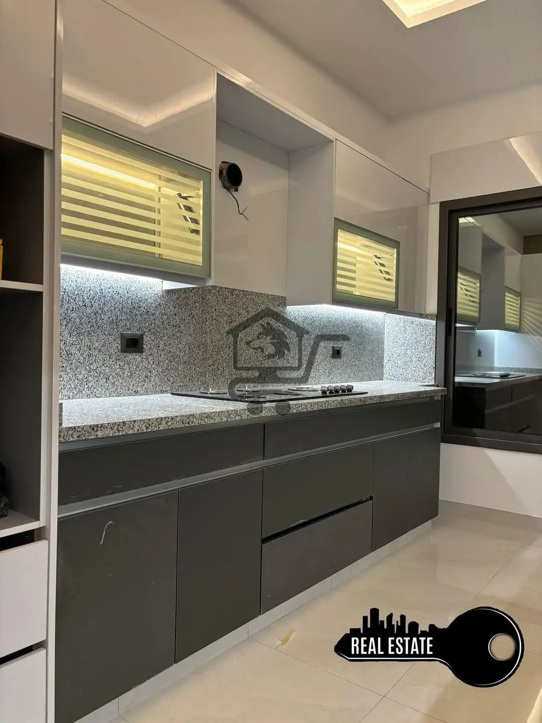 بيت فاخر بموقع هادئ وقريب من الخدمات - الصورة 1