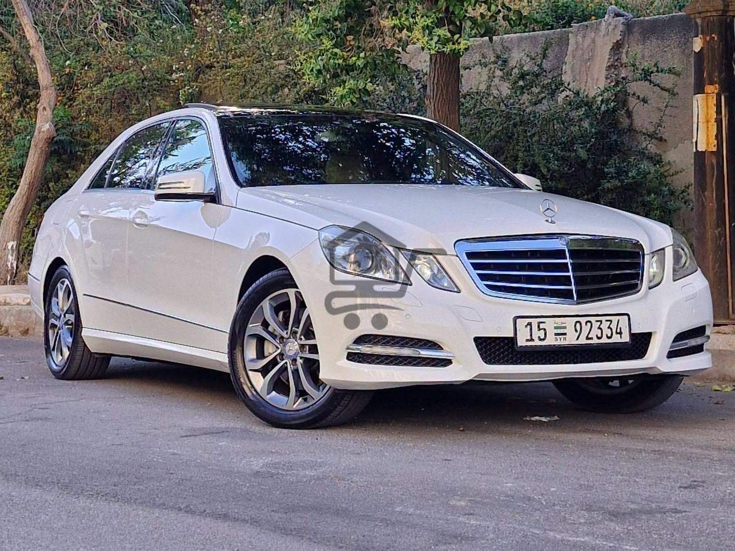 Mercedes-Benz E300 2013 - الصورة 1
