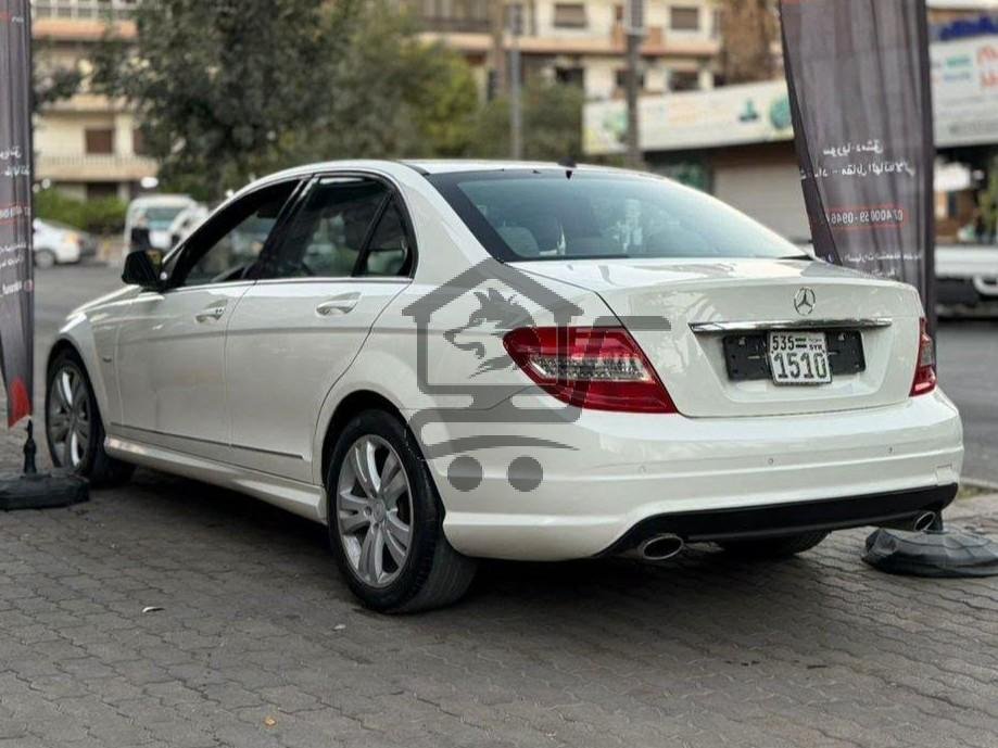 Mercedes-Benz C250 2009 - الصورة 2