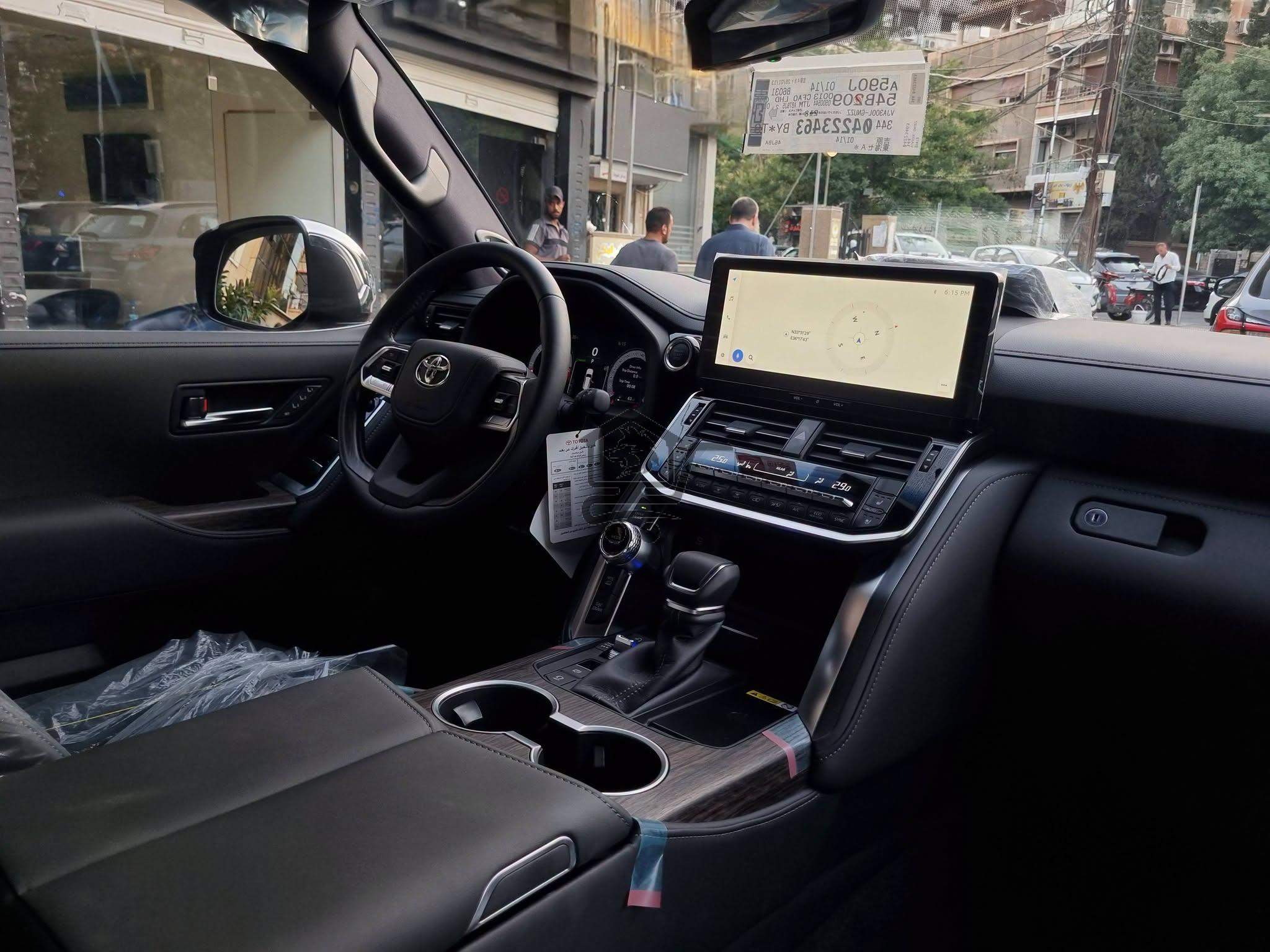 Toyota Land Cruiser VXR - الصورة 6
