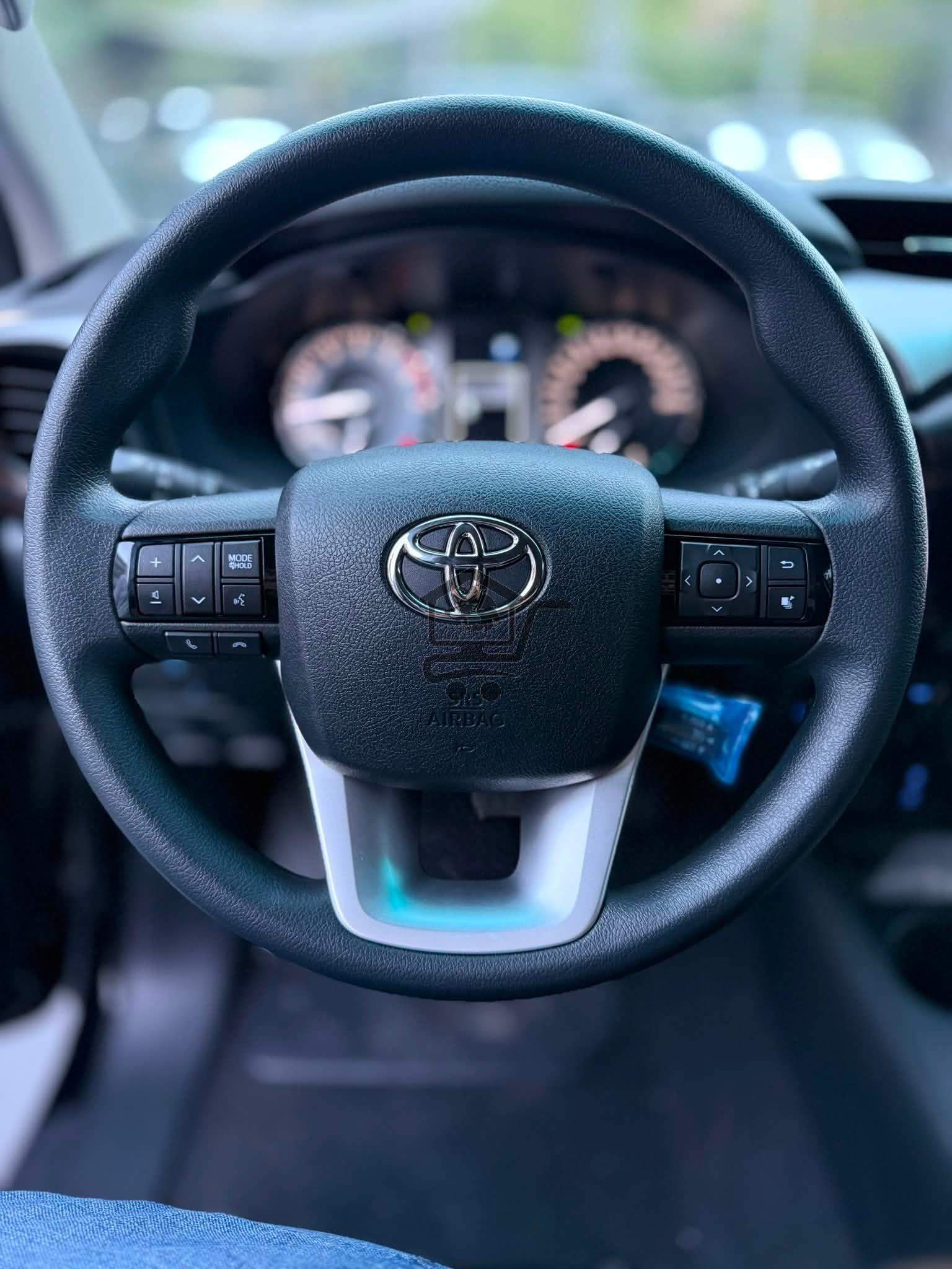 Toyota Hilux SR5 - الصورة 6
