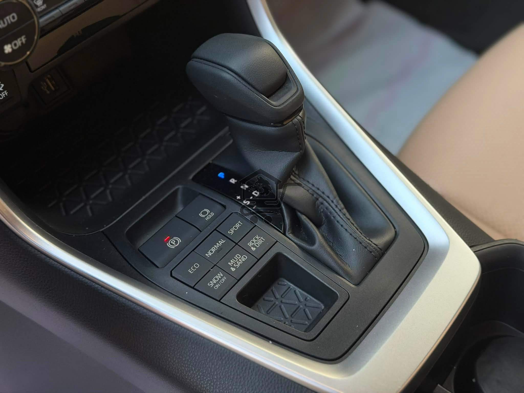 Toyota RAV4 2023 - الصورة 9