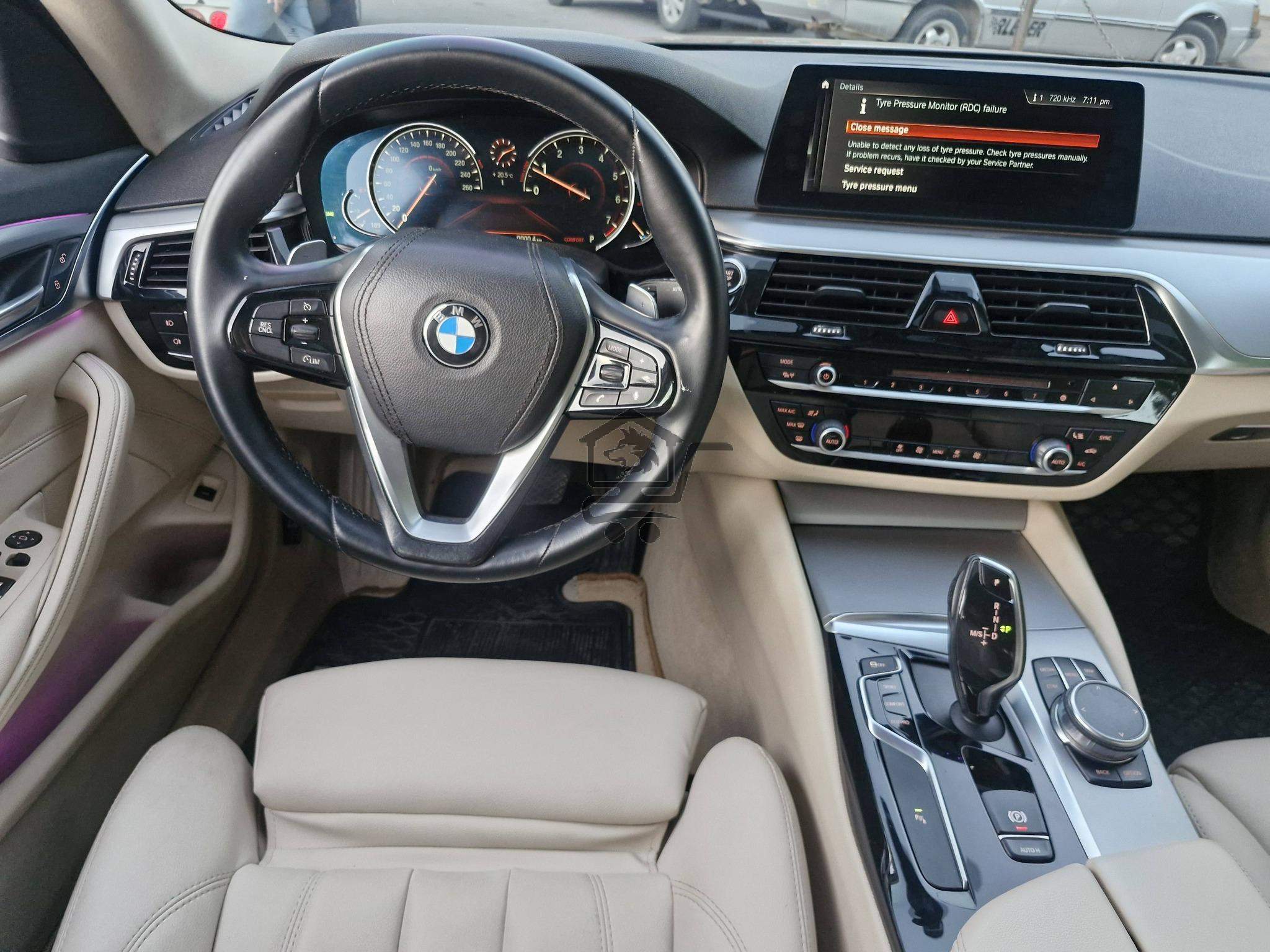 BMW 520i 2018 - الصورة 7