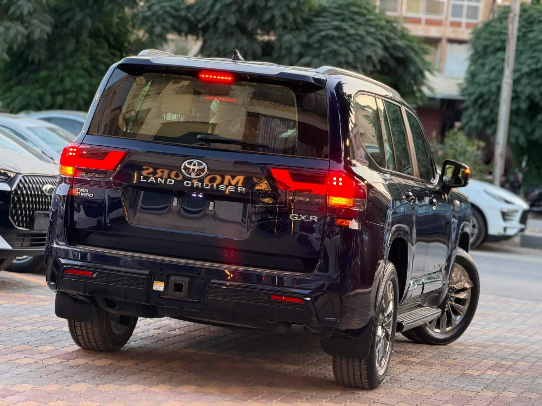 Toyota Land Cruiser GXR - الصورة 4