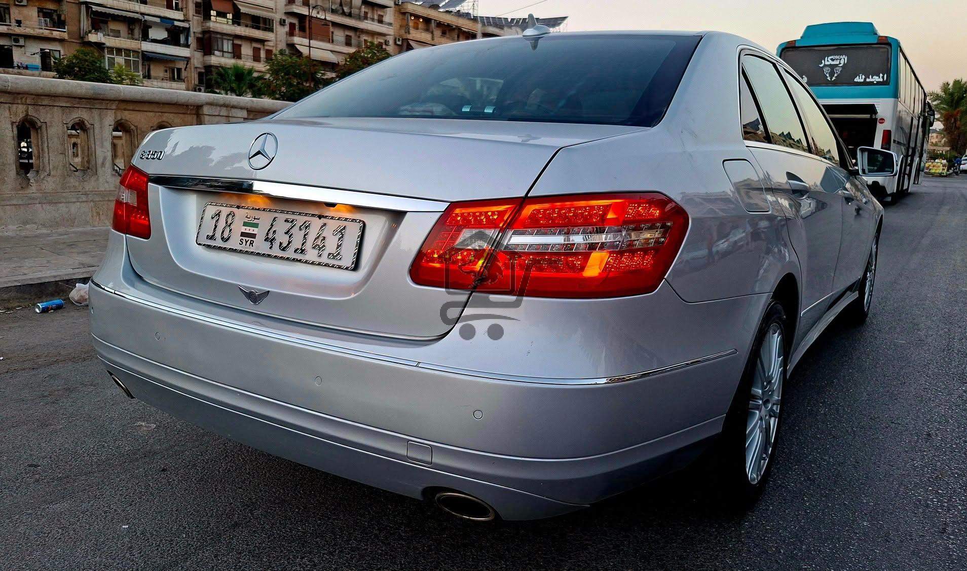 Mercedes-Benz E350 2011 - الصورة 2
